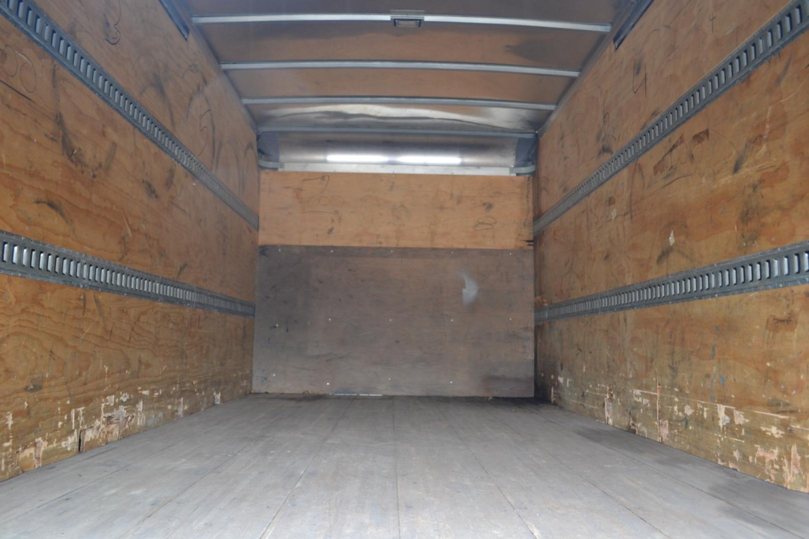 2019 WHITE HINO 155 with an JO5E-TP 5.1L 210HP TURBO CHARGED DIESEL engine, AISIN A465 6SPD AUTOMATIC transmission, located at 9172 North Fwy, Houston, TX, 77037, (713) 910-6868, 29.887470, -95.411903 - Photo#8